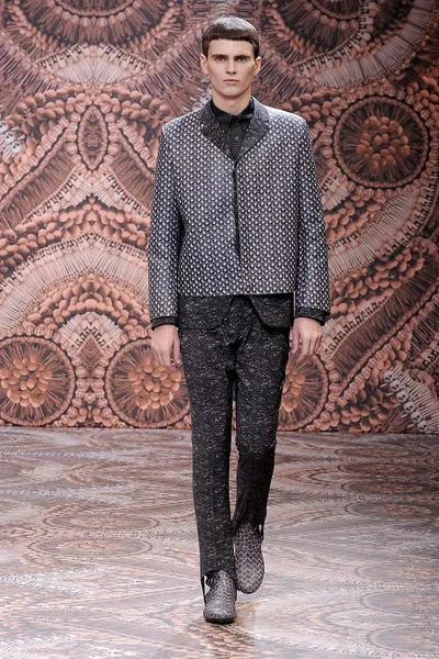Look 18